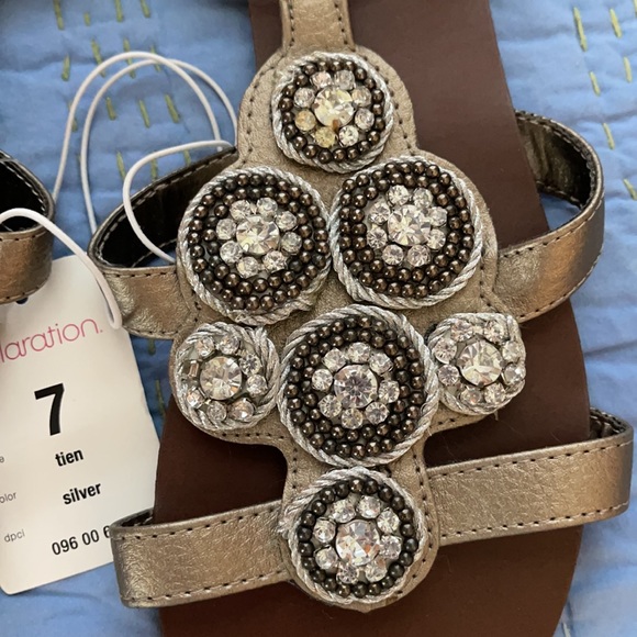 Xhilaration Flat Sandal - Picture 3 of 11